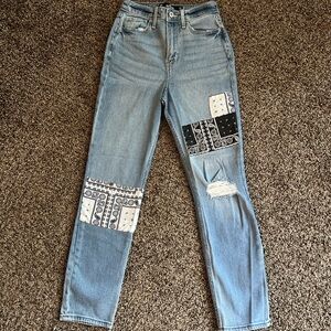 Hollister Ultra High-Rise Mom Jean